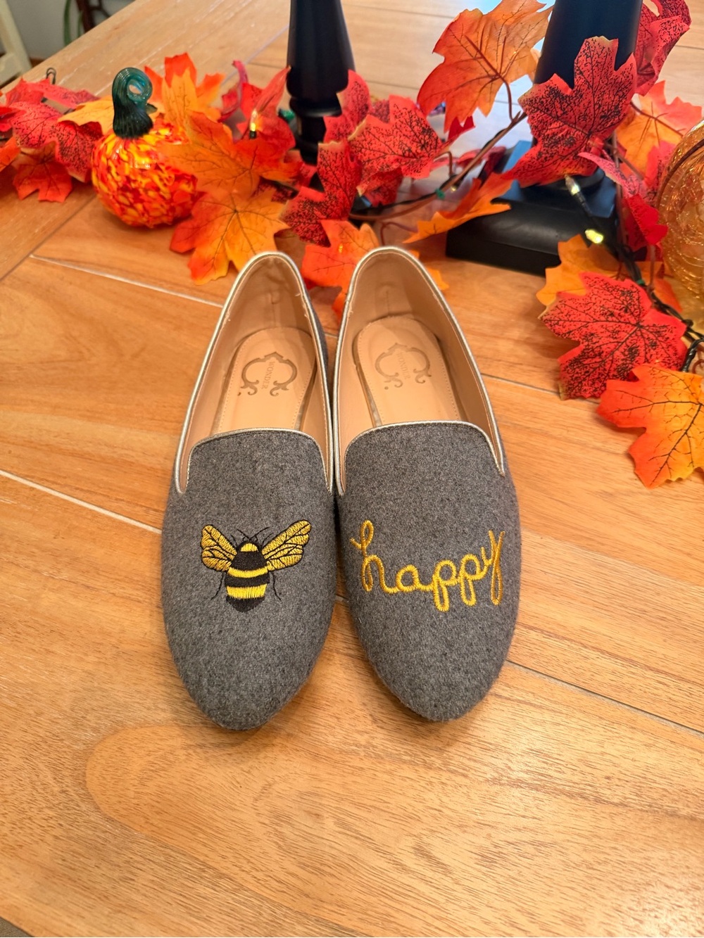 Wonder Bee Happy Flats